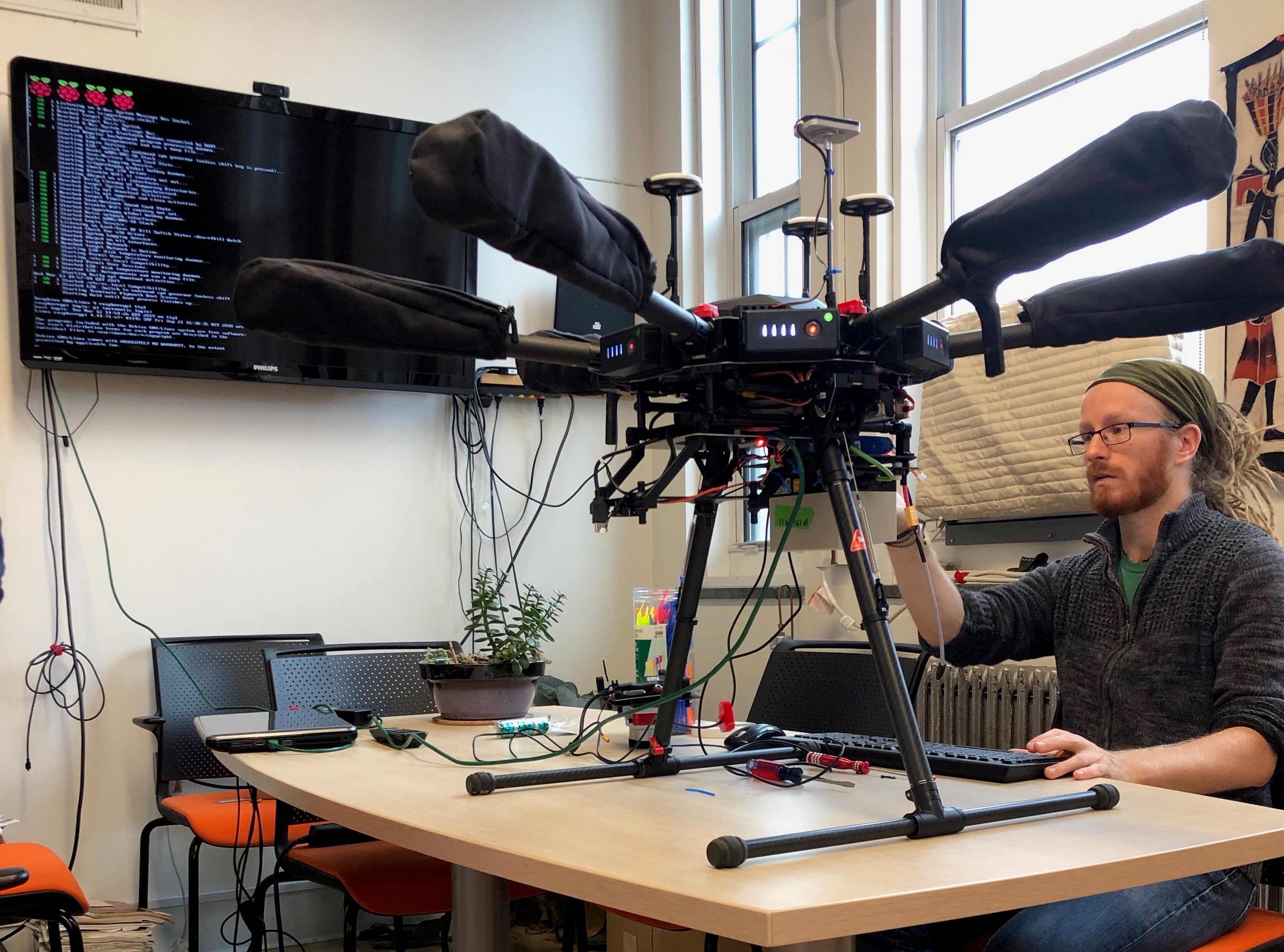 Ruben setting up the LiDAR to work on the DJI M600